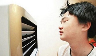 家里的空调为什么吹出来的风是臭的呢
